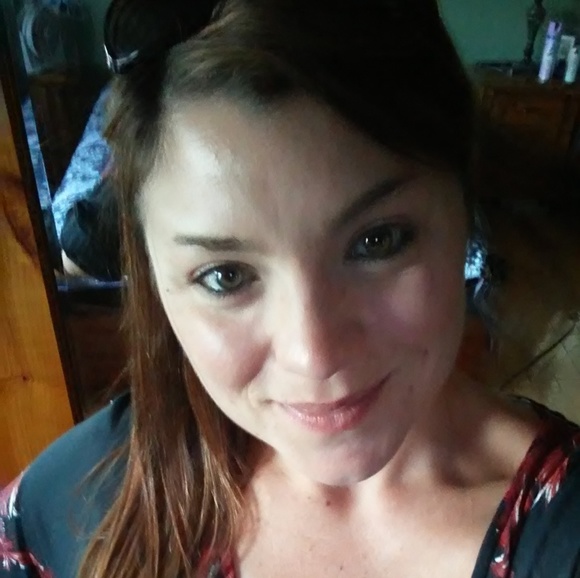 Meet your Posher, Jessica - Picture 2 of 2